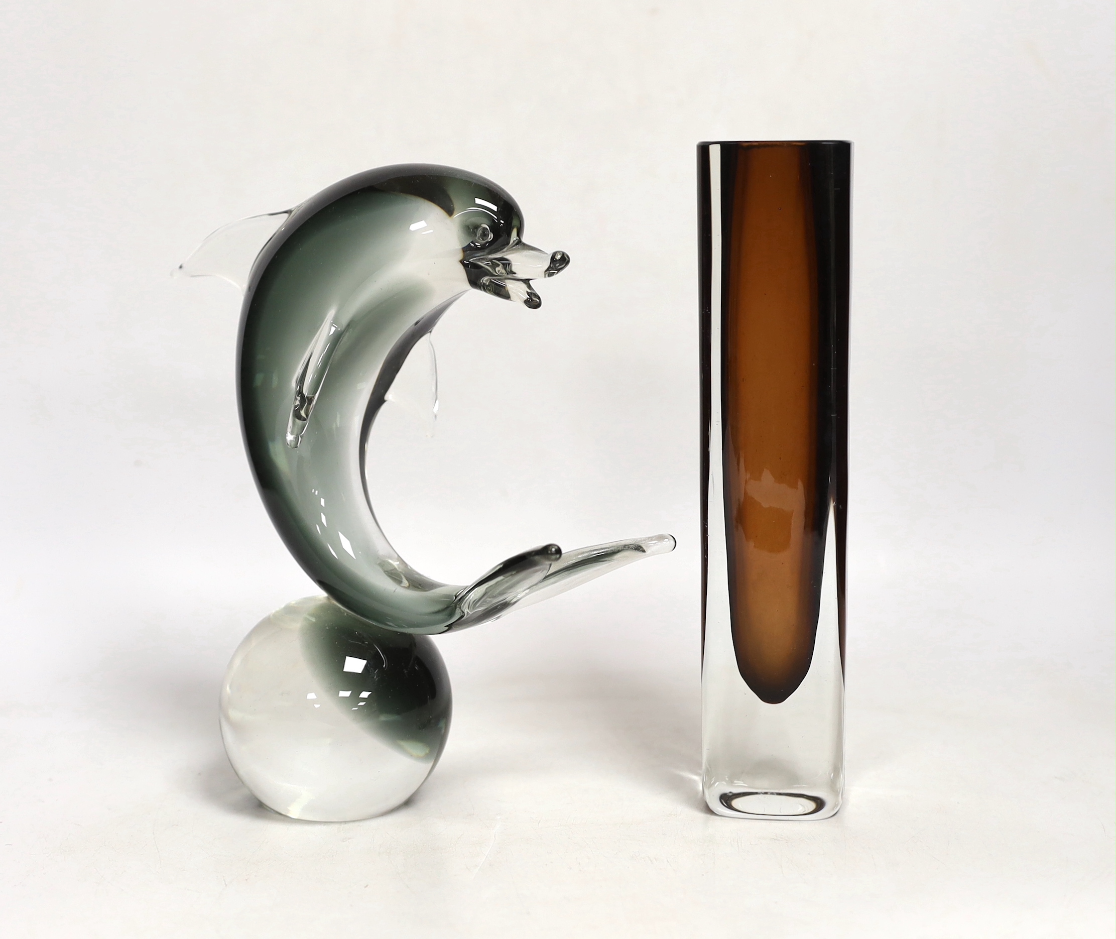 A V Nason, Murano glass dolphin figures and a Sommerso style vase, largest 12.5cm high